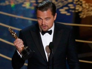 Leonardo DiCaprio recebe Oscar de melhor ator por 'O regresso'' (Foto: Mario Anzuoni/Reuters)
