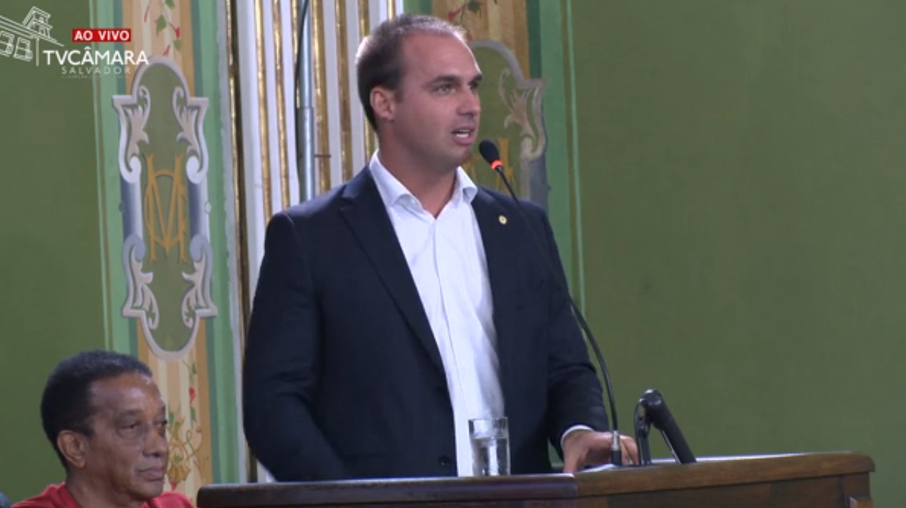 Discutir com petista é igual a jogar xadrez com pombo”, provoca Eduardo  Bolsonaro - Ascom Bahia